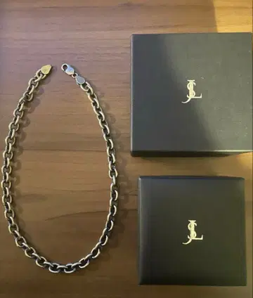 존 로렌스 설리번 체인 목걸이 MOROHA UK 착용