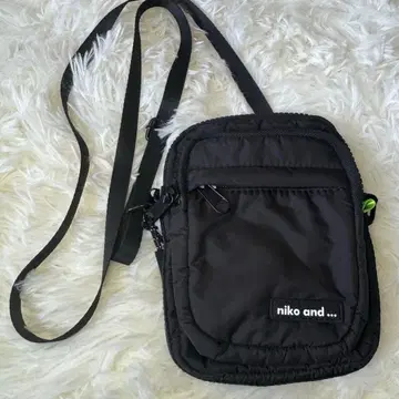 niko and - 니코앤드 지갑 숄더백 블랙 사코슈