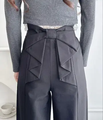 Loueme 백리본 턱 팬츠 미개봉 새상품 택 포함