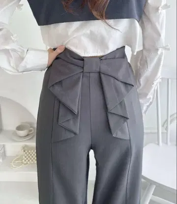 Loueme 백리본 턱 팬츠 미사용에 가까움