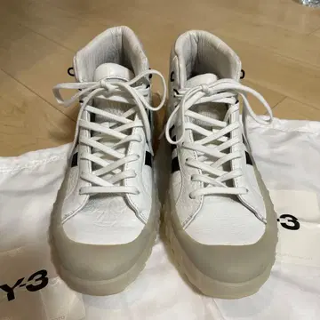 [거의 미사용] Y-3 하이컷 스니커즈 화이트/블랙