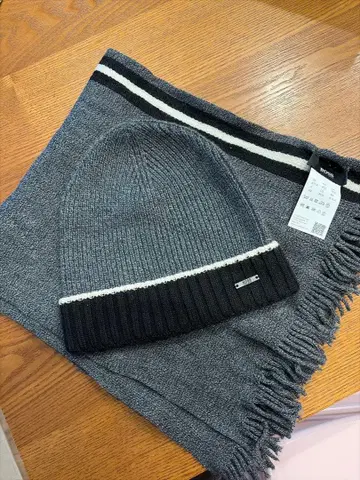 HUGO BOSS 머플러 니트 모자 세트 그레이 블랙