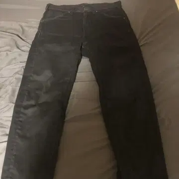 슬림핏 블랙 데님 팬츠