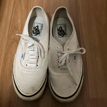 VANS 울트라쿠시 화이트 스니커즈