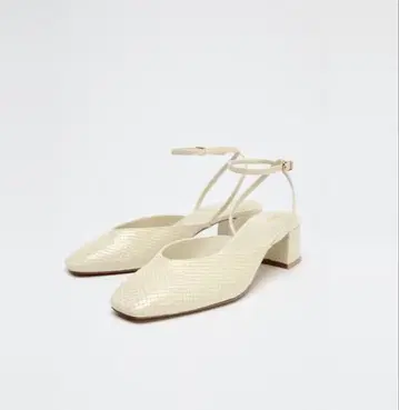 ZARA 엠보싱 가공 청키힐