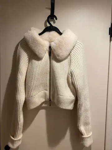 ZARA 퍼 지퍼 화이트 니트