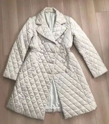 [ 새상품급 ] 아이보리 퀼팅 롱 코트