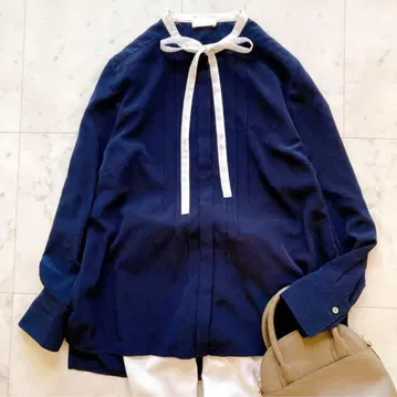 컨디션 최상 보르지 클리어 데신 보타이 블라우스 투모로우랜드 네이비