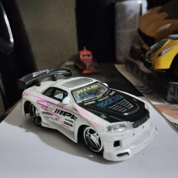 스카이라인 미니카 화이트 1/64