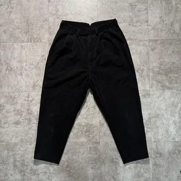 bukht 코듀로이 크롭 슬랙스 턱 팬츠 블랙 10s