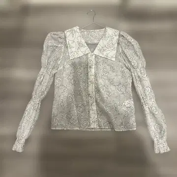 블랙 화이트 꽃무늬 자수 퍼프 슬리브 블라우스 ISISLOVE