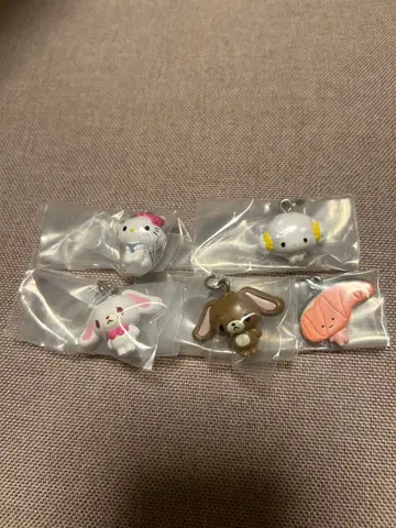 산리오 메지루시 액세서리 시로 우사 쿠로 우사 챠미 키티 키리미짱