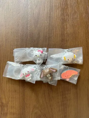 산리오 메지루시 액세서리 시로 우사 쿠로 우사 챠미 키티 키리미짱