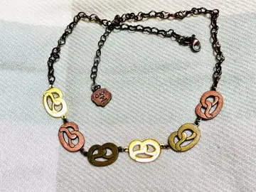 Q-pot. 6 프레첼 목걸이