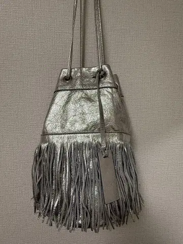 마르코마지 실버 프린지 버킷 숄더백