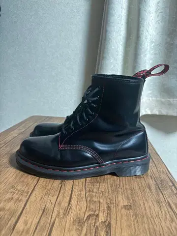 UK8 닥터마틴 1460 부츠 빨간색 스티치