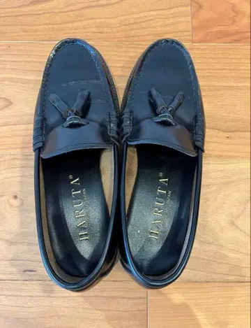 HARUTA 블랙 가죽 로퍼 태슬 포함