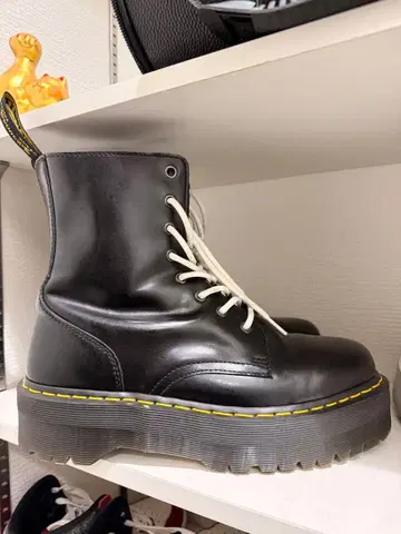 [ Dr.Martens ] 블랙 가죽 통굽 웨스턴 부츠