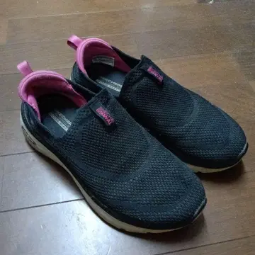 SKECHERS 슬립온 스니커즈 블랙/핑크