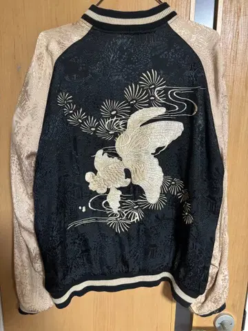 백화요란 스카잔 블랙과 베이지 데메킨 자수