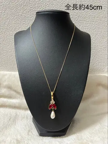 빨간색 스톤과 펄의 목걸이