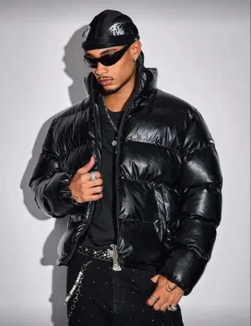 블랙 광택 다운 자켓