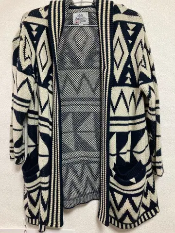 기하학 패턴 후드 부착 니트 가디건