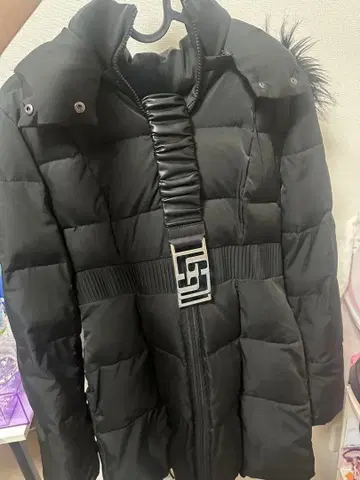 GYDA 블랙 다운 자켓 퍼 포함