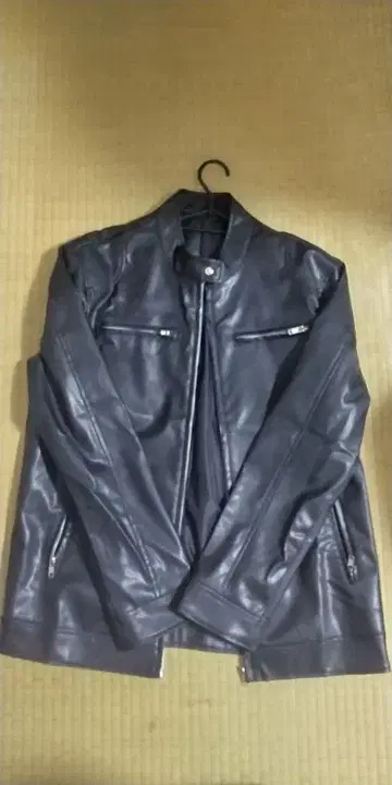 블랙 가죽 라이더 자켓