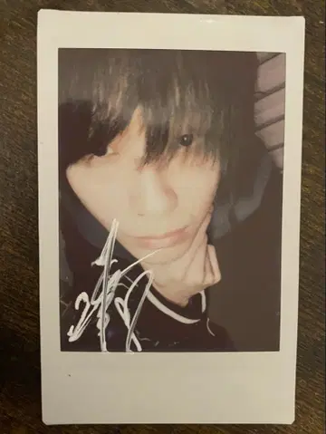 사인 포함 폴라로이드 사진