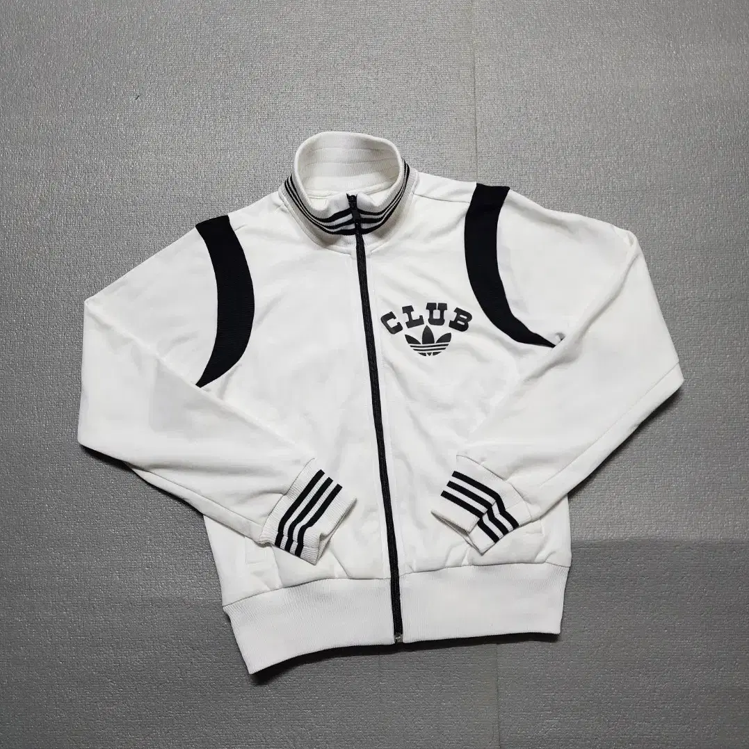 Monoha Suede work jacket (light beige) on Bunjang Global Site.