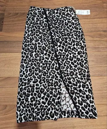 [ 미사용 새상품 ] HARE 레오파드 슬릿 펜슬 스커트