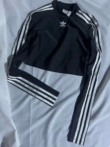 아디다스 쓰리 스트라이프 크롭 긴팔 그런지 y2k