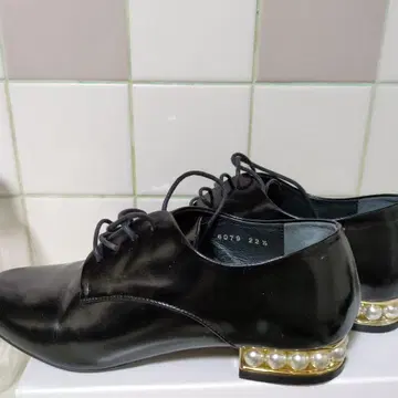 매킨토시 블랙 펄 장식 레이스업 슈즈 22.5cm