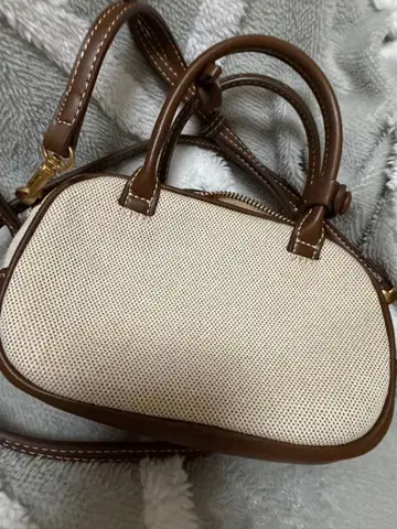 ZARA 베이지와 브라운의 숄더백