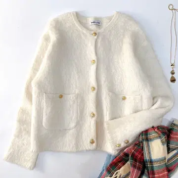 새상품급 바빌론 2023 알파카 혼방 샤기 크루넥 니트 가디건 화이트