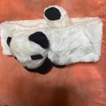팬더 양의 머플러와 마그넷