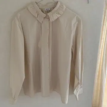 PAR ICI 프릴 옷깃 블라우스