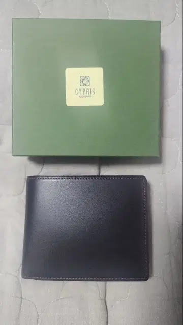 새상품 키프리스 남성용 시어링 가죽 접이식 지갑 블랙 x 레드