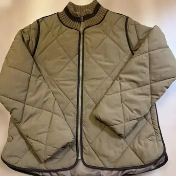 카키 퀼팅 다운 자켓