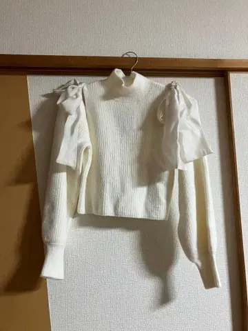 리본 포함 화이트 니트 F 사이즈