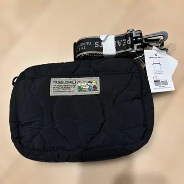 새상품 피넛 퀼팅 숄더백 S 블랙