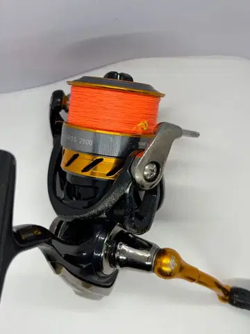 REVROS 2500 스피닝 릴