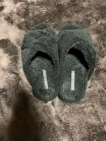 LORENA PAGGI 퍼 크로스 샌들 블랙 사이즈 36