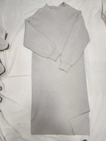 아이보리 긴팔 니트 원피스