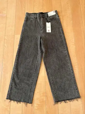 유니클로 하이라이즈 와이드 크롭 데님 청바지 24인치 미사용 새상품
