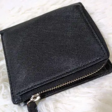 블랙 합성섬유 이단 접이식 지갑