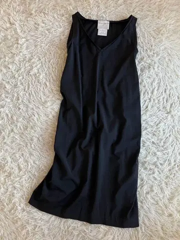 스테판 슈나 더 슬리브리스 울 원피스 블랙