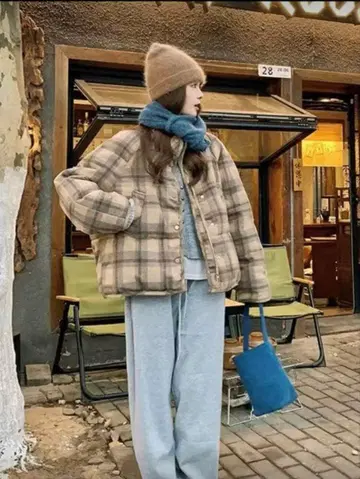 [새상품] 체크 다운 드로스트 포함 하이넥 스탠드넥 블루종