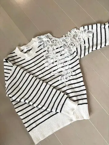 프레이아이디 스트라이프 레이스 니트